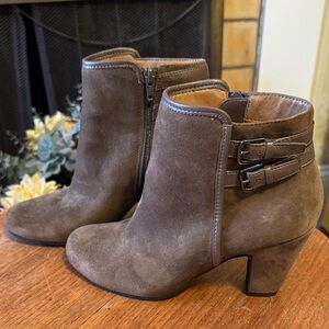 EUC Soffit Taupe Suede Ankle Booties with Leather Trim Buckle Detail Great Brand
